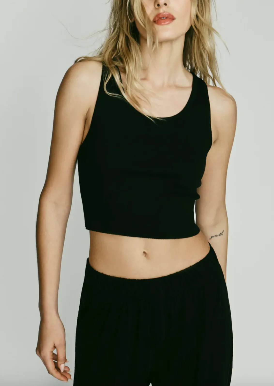 Cropped Scoop Neck Tank - Black