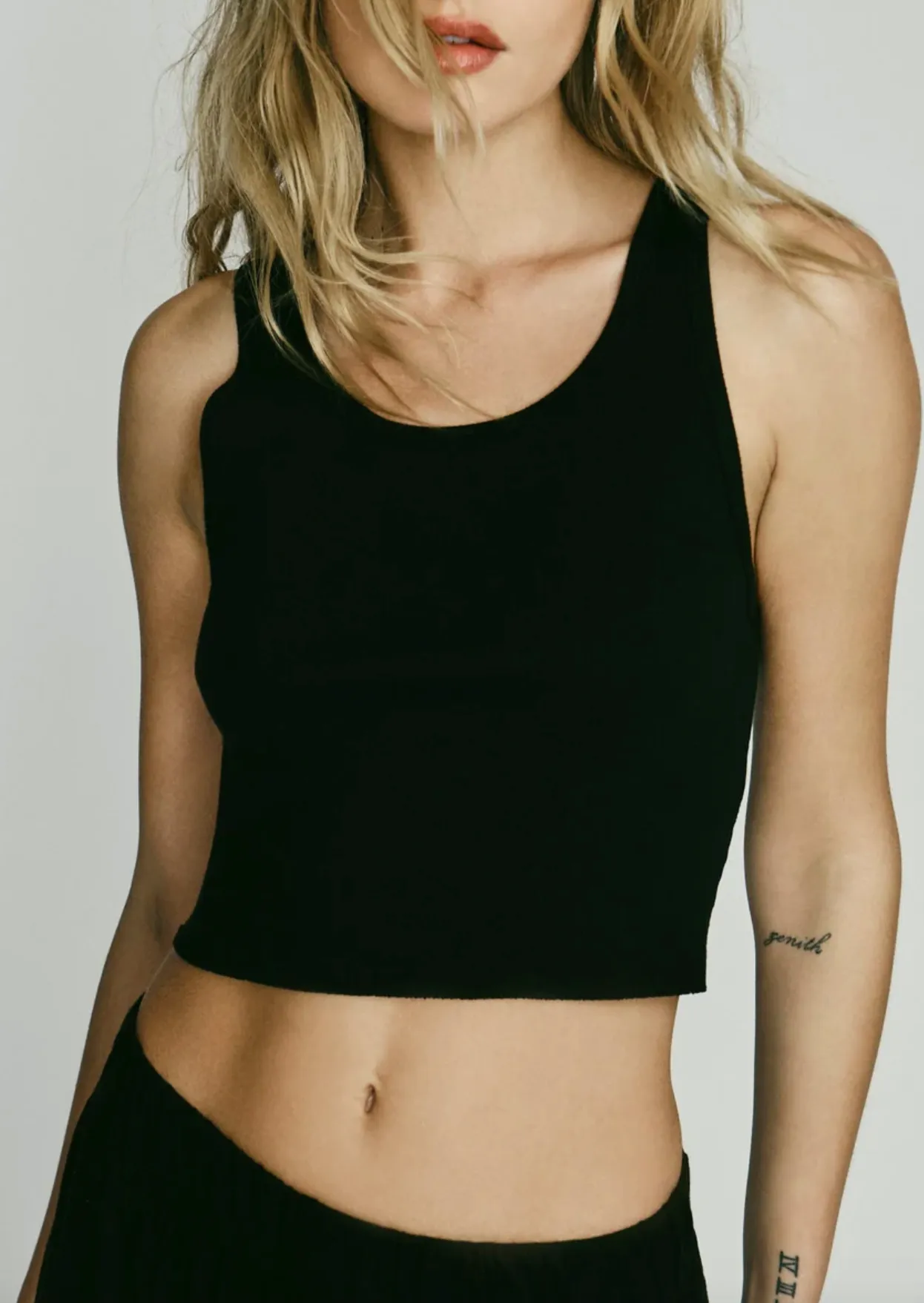 Cropped Scoop Neck Tank - Black