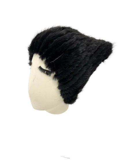 KNITTED MINK BEANIE BLACK