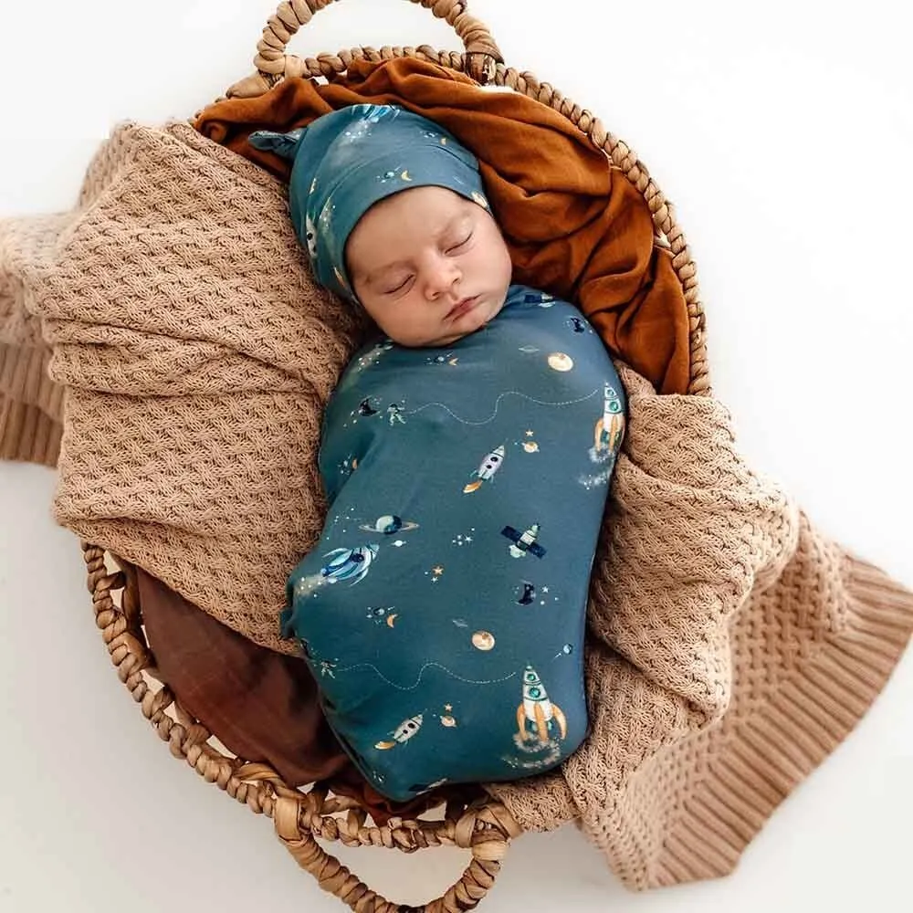 Snuggle Hunny Organic Snuggle Swaddle & Beanie Set - Rocket