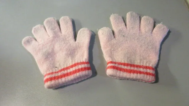 Used Toddler Pink Knit Gloves